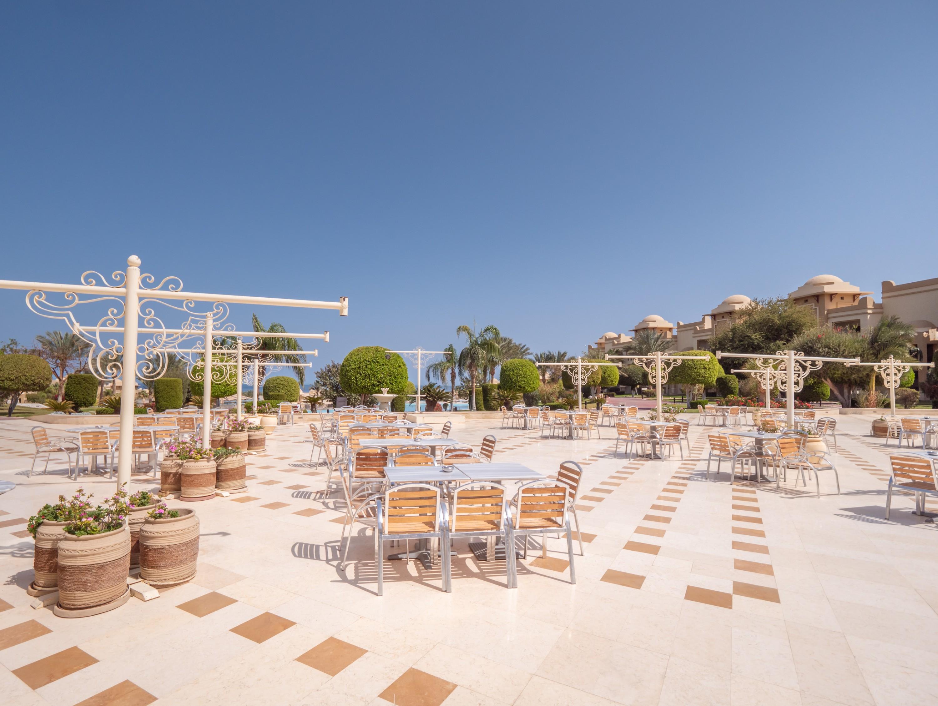 Serenity Alpha Beach - Ex Serenity Makadi Beach Екстериор снимка The resort's main square