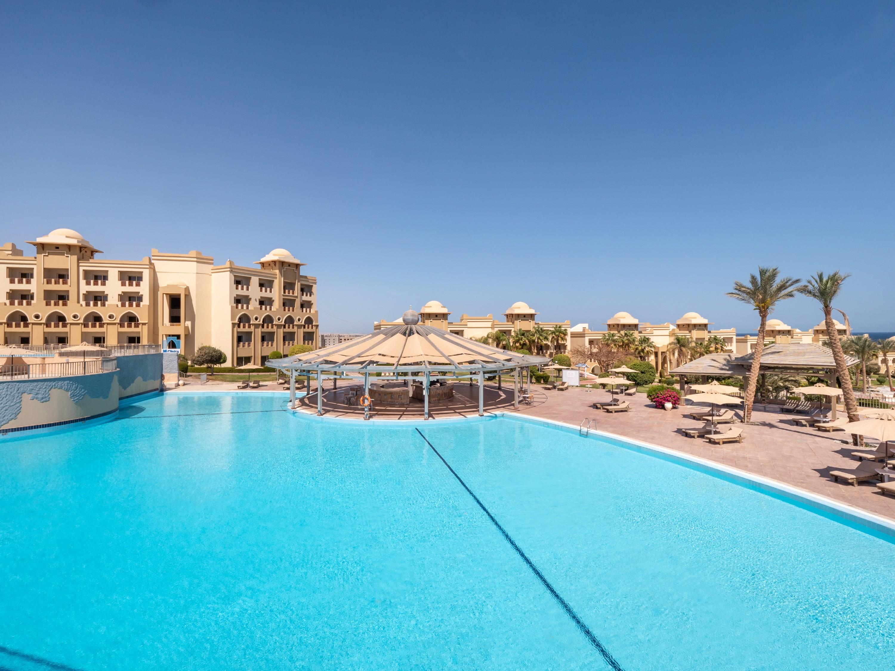 Serenity Alpha Beach - Ex Serenity Makadi Beach Екстериор снимка The swimming pool at the resort