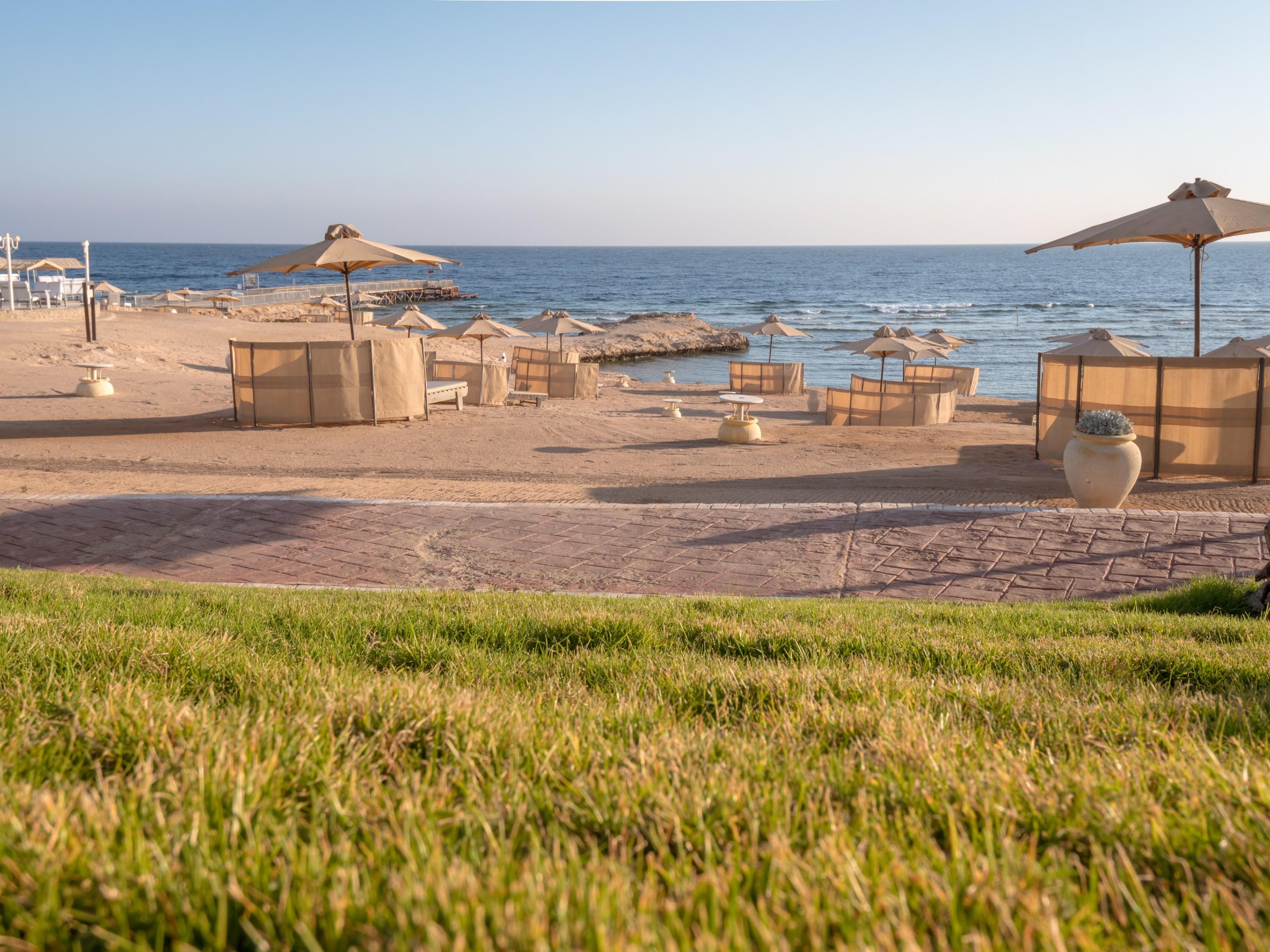 Serenity Alpha Beach - Ex Serenity Makadi Beach Екстериор снимка Beach in the resort